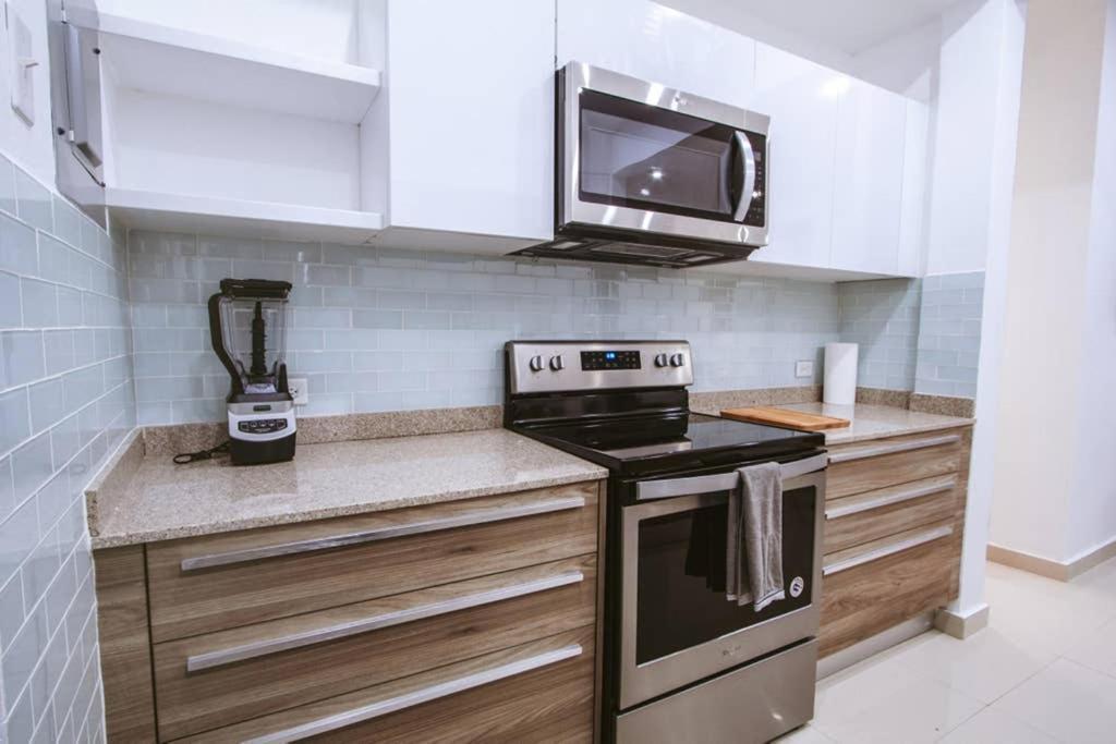 Two Bedroom Apt In Old Sj Five Min Walking From The Beach - Sevilla Court I Apartment *